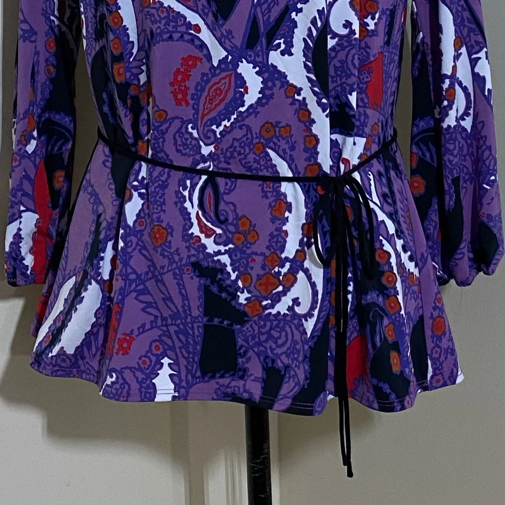 TAHARI || woman’s long sleeve blouse Sz Small